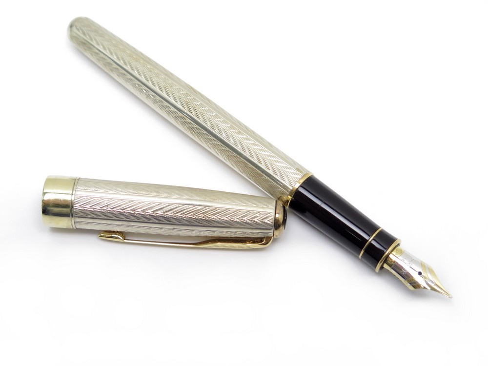 Stylo Plume Parker Sonnet En Argent Massif 925 - Plume Or 18k, Finition Quadrillée - Occasion