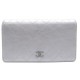 NEUF PORTEFEUILLE CHANEL MATELASSE LOGO CC EN CUIR ARGENTE + SAC WALLET 770€