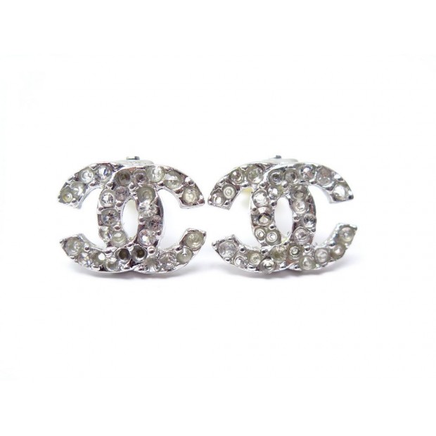 NEUF BOUCLES D OREILLES CHANEL PUCES LOGO CC METAL ARGENTE 