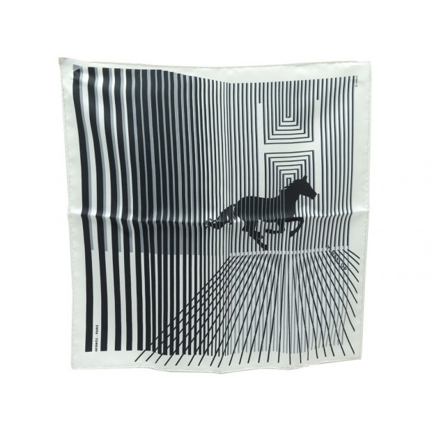 NEUF FOULARD HERMES H AU GALOP BARRET GAVROCHE SOIE NOIR & BLANC SILK SCARF 165€