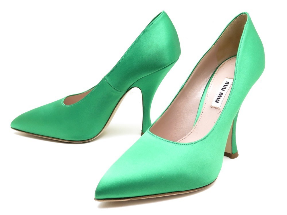 靴 Miu Miu Green Pointed Toe Mules 38 Give Miu Miu footwear a round of applause 👏 because there's