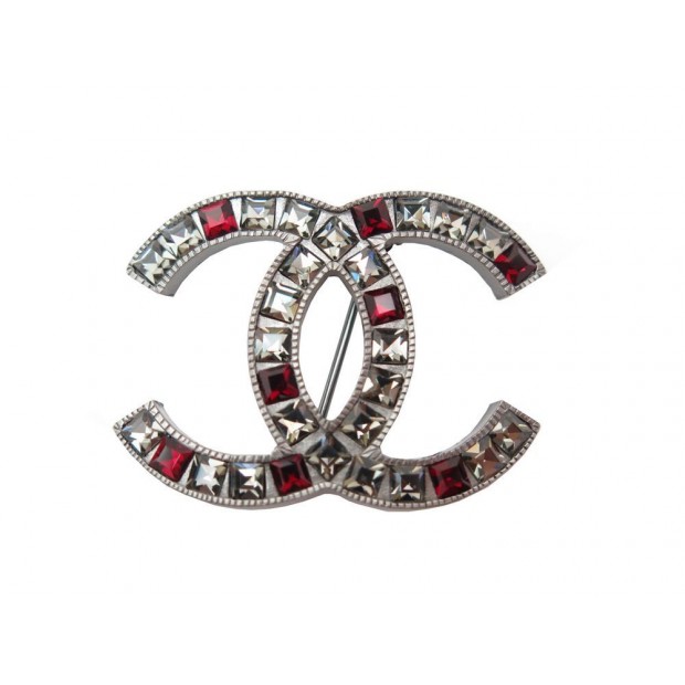 NEUF BROCHE CHANEL LOGO CC STRASS ROUGE & TRANSPARENT METAL ARGENTE BROOCH 590€