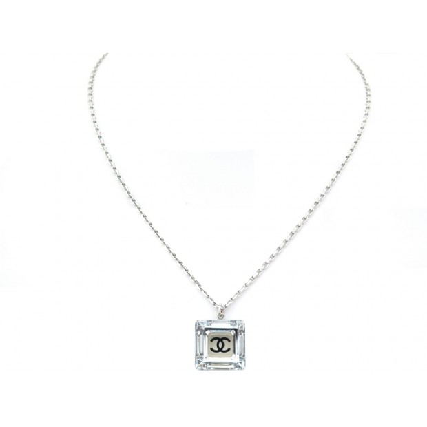 COLLIER CHANEL PENDENTIF CARRE LOGO CC NOIR EN PLASTIQUE ARGENTE NECKLACE 690€