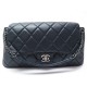 SAC A MAIN CHANEL FERMOIRE BOY CUIR MATELASSE BLEU NUIT 