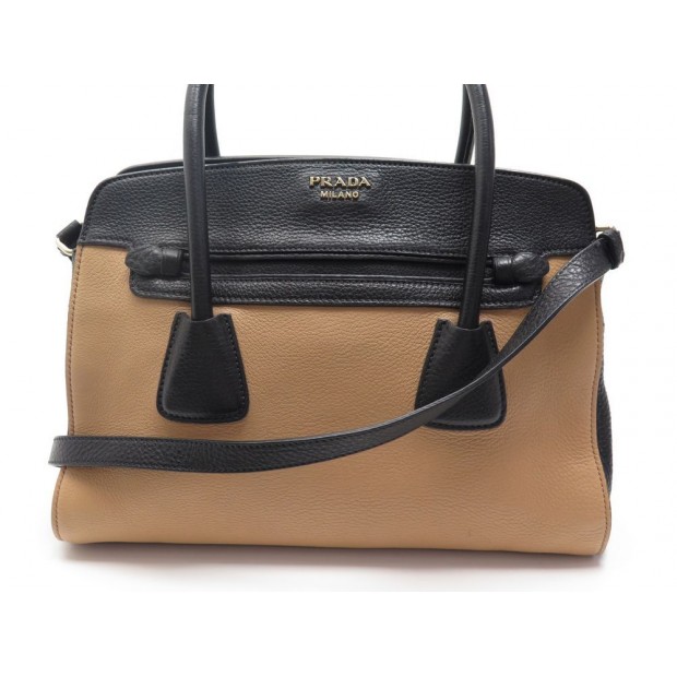 SAC A MAIN PRADA 34 CM EN CUIR GRAINE CAMEL ET NOIR BANDOULIERE HAND BAG 2200