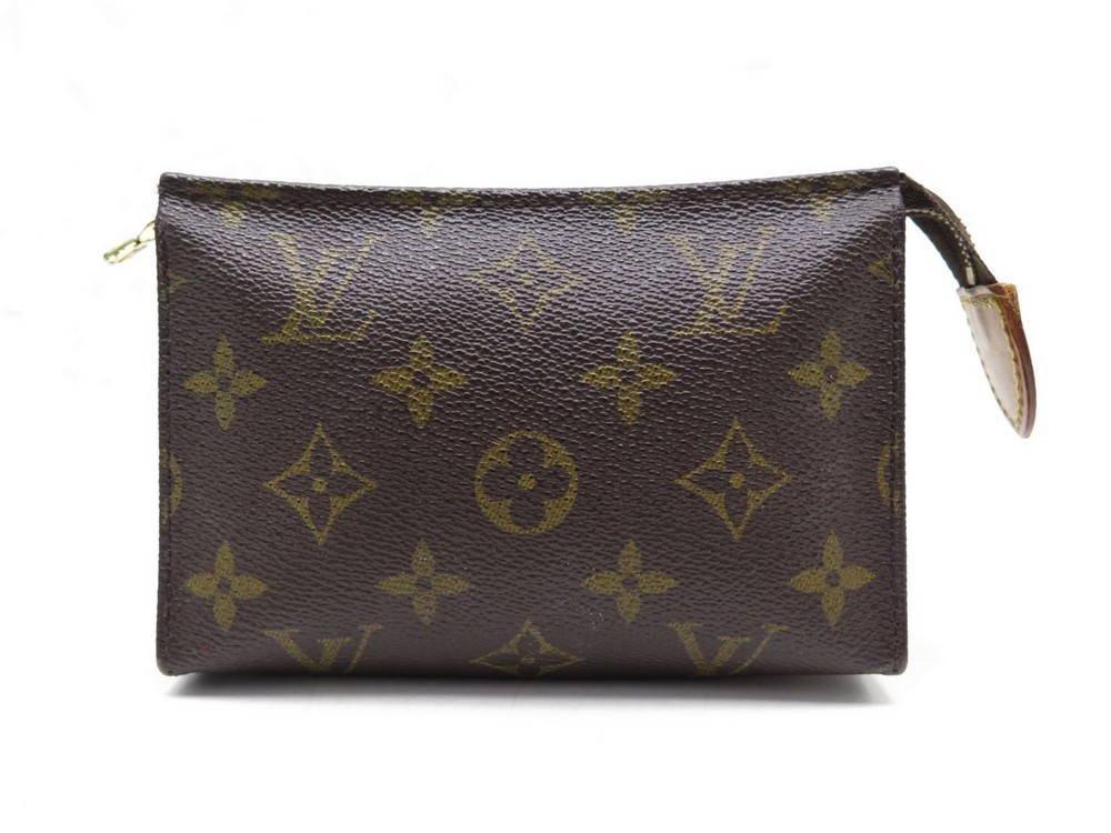 Louis Vuitton Poche Toilette | Second hand designer accessories