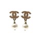 BOUCLES D OREILLE CHANEL LOGO CC METAL DORE 