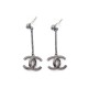 BOUCLES D OREILLE CHANEL LOGO CC PENDANTES