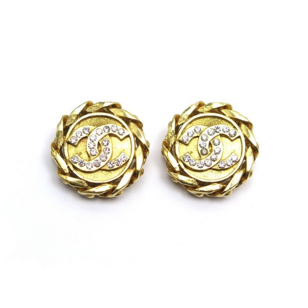 BOUCLES D'OREILLES CHANEL LOGO CC EN METAL DORE ET STRASS GOLDEN EARRINGS 370€