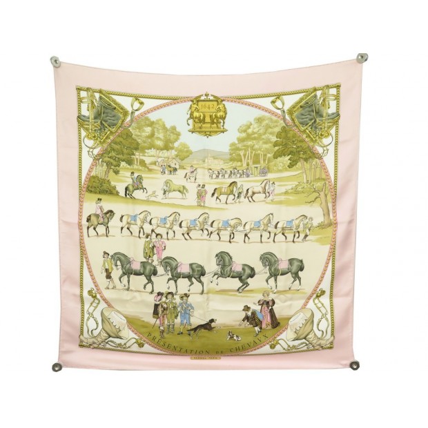 FOULARD HERMES PRESENTATION DE CHEVAUX SOIE ROSE 