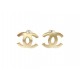 BOUCLE OREILLE CHANEL LOGO CC METAL DORE CLOUS