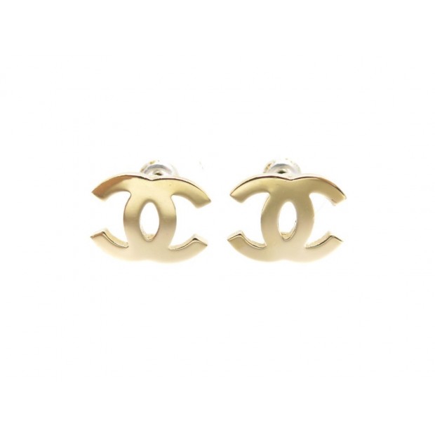 BOUCLES D'OREILLES CHANEL PUCES LOGO CC EN METAL DORE GOLDEN EARRINGS 390€