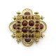 BROCHE CHANEL CARRE GRIPOIX PERLES ET RESINE EN METAL DORE + BOITE BROOCH 860€