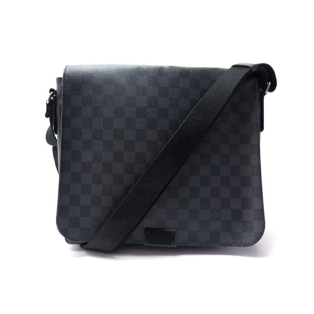 Louis Vuitton District Mm in Black for Men