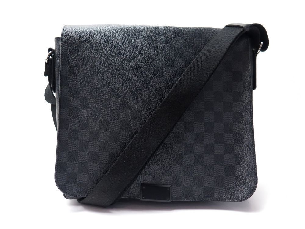 Louis Vuitton District mm Damier Graphite Messenger Bag Black