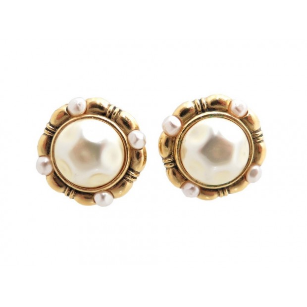 VINTAGE BOUCLES D OREILLES CHANEL A CLIP METAL DORE NACRE GOLDEN EARRINGS 420€