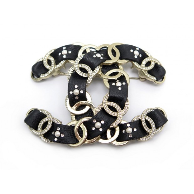 BROCHE CHANEL LOGO CC CUIR ET STRASS ET PERLES 