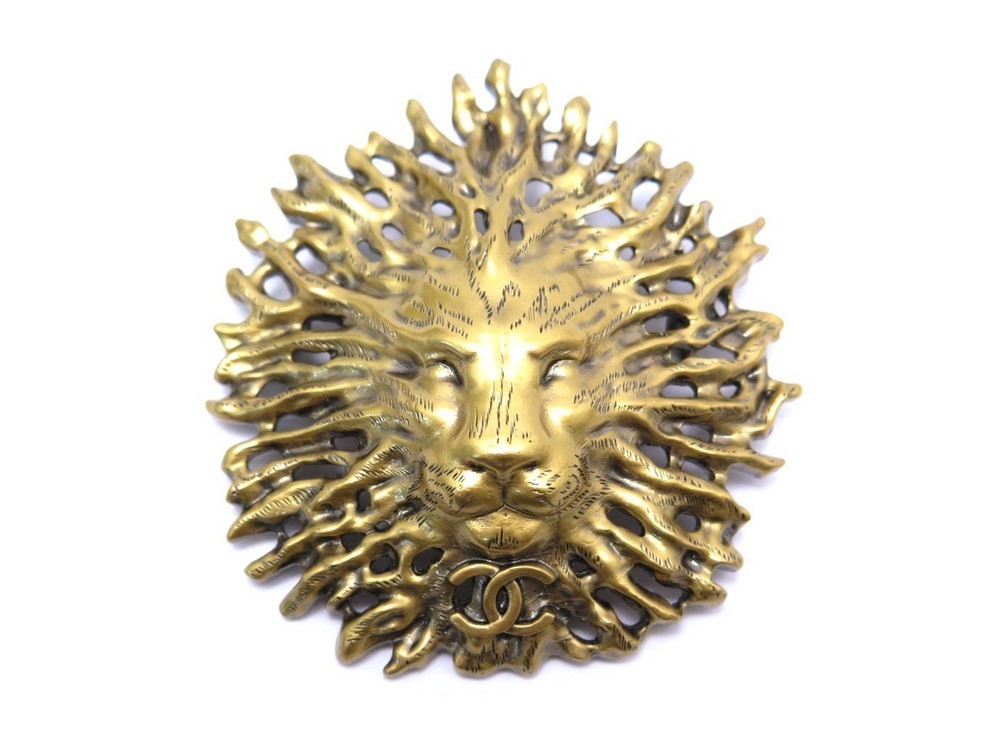 broche chanel tete de lion logo cc en metal dore