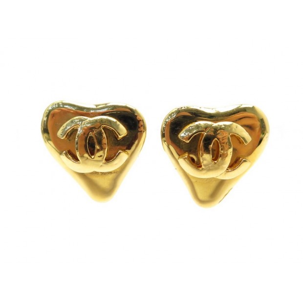 BOUCLES D'OREILLES CHANEL COEUR LOGO CC EN METAL DORE HEART GOLDEN EARRINGS 460€