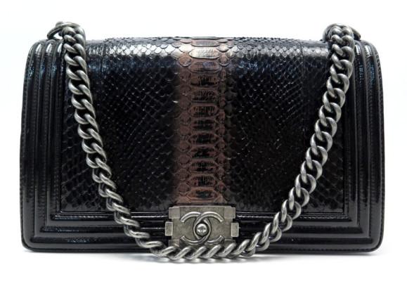 sac a main chanel boy bandouliere en cuir verni