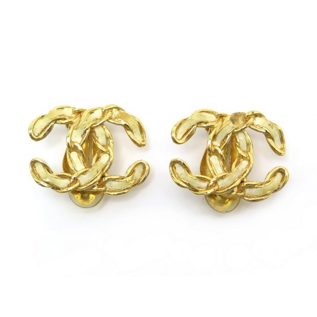 BOUCLES D'OREILLES CHANEL LOGO CC ENTRELACE EN METAL DORE EMAIL EARRINGS 570€