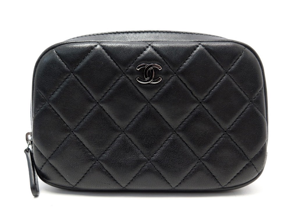 sac pochette chanel trousse en cuir matelasse