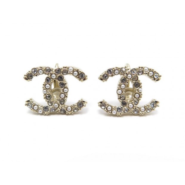 NEUF BOUCLES D'OREILLES CHANEL LOGO CC STRASS & PERLES METAL DORE EARRINGS 360€