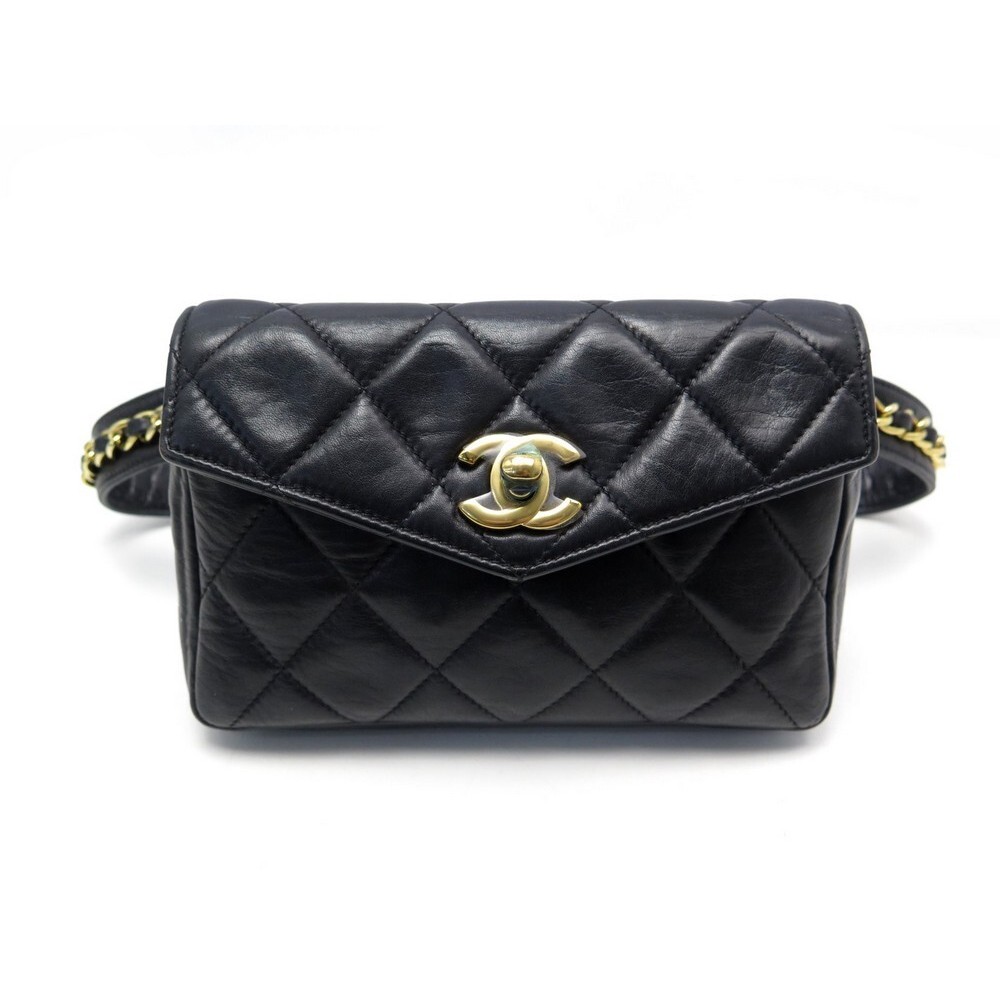 Ceinture CHANEL avec petit sac.