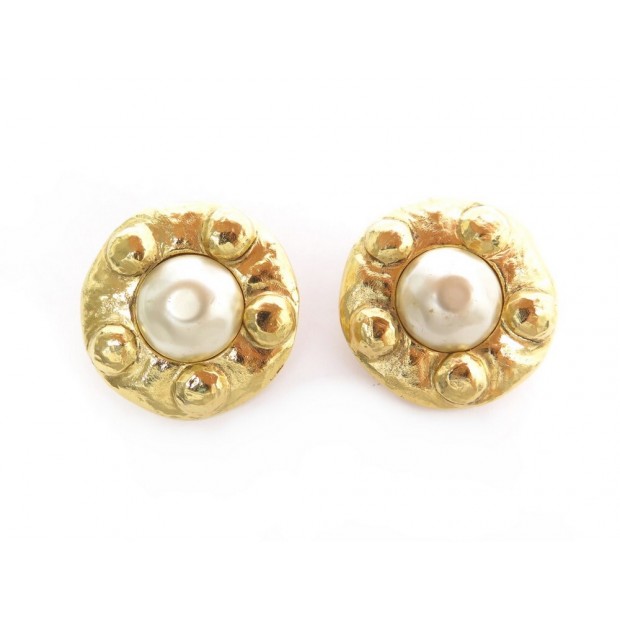 VINTAGE BOUCLES D'OREILLES CHANEL PERLES DOREES & NACRE METAL EARRINGS 590€