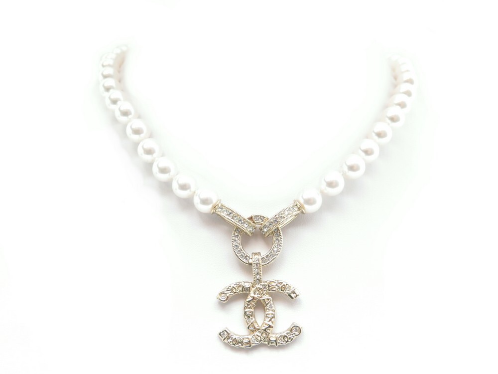 Collier Chanel Pendentif Logo Cc Perles Metal  oleoflorescom