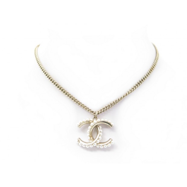 NEUF COLLIER CHANEL PENDENTIF LOGO CC PERLES & METAL DORE + BOITE NECKLACE