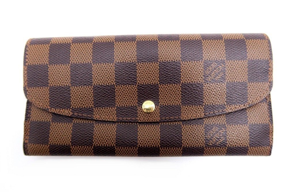 emilie damier wallet