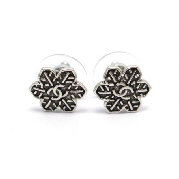 NEUF BOUCLES D'OREILLES CHANEL LOGO CC FLOCONS DE NEIGE SNOWFLAKE EARRINGS 350€