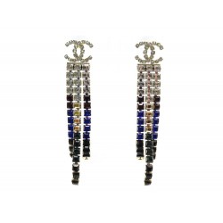 NEUF BOUCLES D'OREILLES CHANEL PENDANTES LOGO CC STRASS EGYPT 2019 EARRINGS 905€