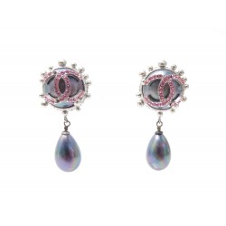 BOUCLES D'OREILLES CHANEL LOGO CC PERLES ET STRASS METAL ARGENTE EARRINGS 640€