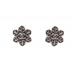 NEUF BOUCLES D OREILLES CHANEL LOGO CC FLOCONS DE NEIGE SNOWFLAKE EARRINGS 350€