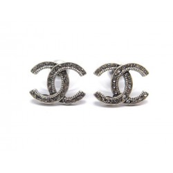 NEUF BOUCLES D'OREILLES CHANEL LOGO CC STRASS EN METAL ARGENTE NEW EARRINGS 350€