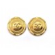 VINTAGE BOUCLES D'OREILLES CHANEL LOGO CC 1970 EN METAL DORE GOLDEN EARRINGS