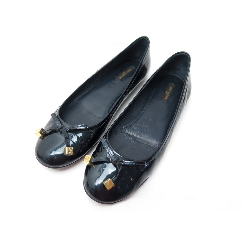 Louis Vuitton Leather Flats In Black