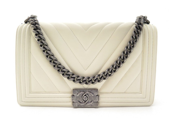 sac a main chanel grand boy en cuir chevron creme