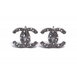 NEUF BOUCLES D'OREILLES CHANEL LOGO CC PERLES & STRASS METAL NOIR EARRINGS 420€