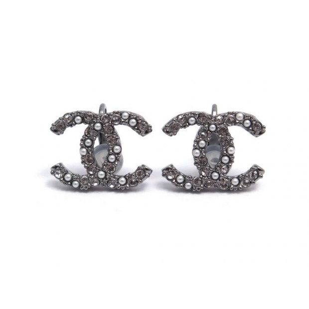 NEUF BOUCLES D'OREILLES CHANEL LOGO CC PERLES & STRASS METAL NOIR EARRINGS 420€