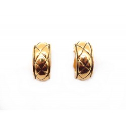 VINTAGE BOUCLES D'OREILLES CHANEL 1990 MOTIF MATELASSE EN METAL DORE EARRINGS