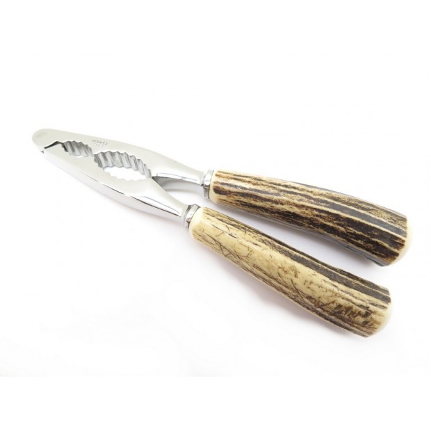 CASSE NOIX NOISETTES EN INOX & POIGNEE EN BOIS DE CERVIDES NUTCRACKER ANTLER