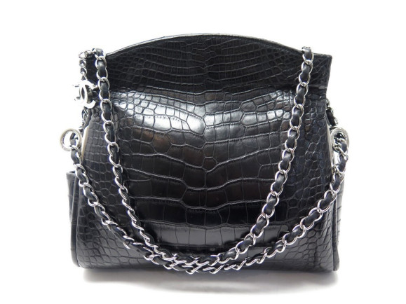sac a main chanel logo cc en cuir crocodile noir 2005