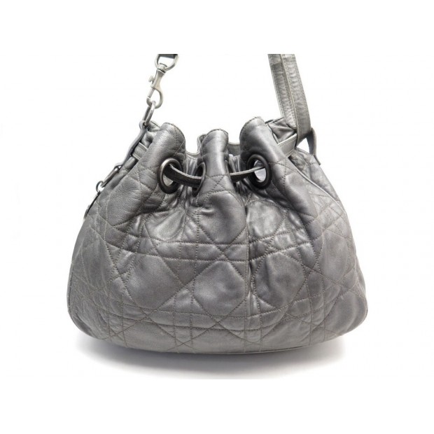 SAC A MAIN CHRISTIAN DIOR SEAU EN CUIR CANNAGE ARGENTE BUCKET QUILTED BAG 1800€