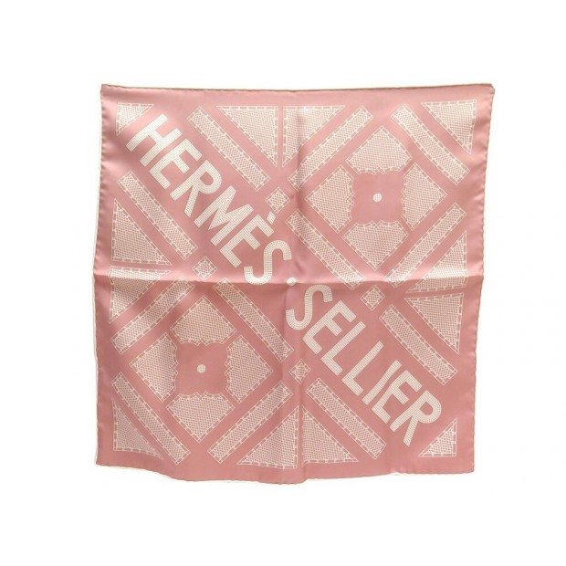 FOULARD HERMES SELLIER GAVROCHE EN SOIE ROSE + BOITE PINK SILK SCARF 180€