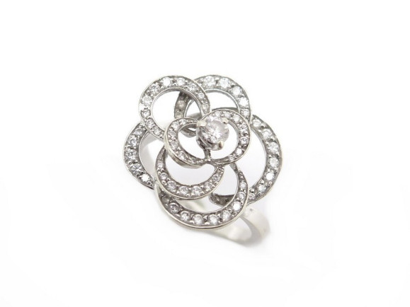 bague chanel fil de camelia mm j2579 t55 or blanc 18k