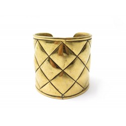 VINTAGE BRACELET CHANEL MANCHETTE MATELASSEE EN METAL DORE QUILTED BANGLE 1400€