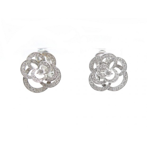 BOUCLES D'OREILLES CHANEL FIL DE CAMELIA OR BLANC 18K & DIAMANTS EARRINGS 13900€